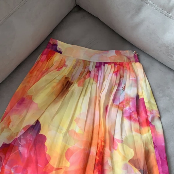 LIZ CLAIBORNE BEAUTIFUL flowy skirt - Picture 4 of 8